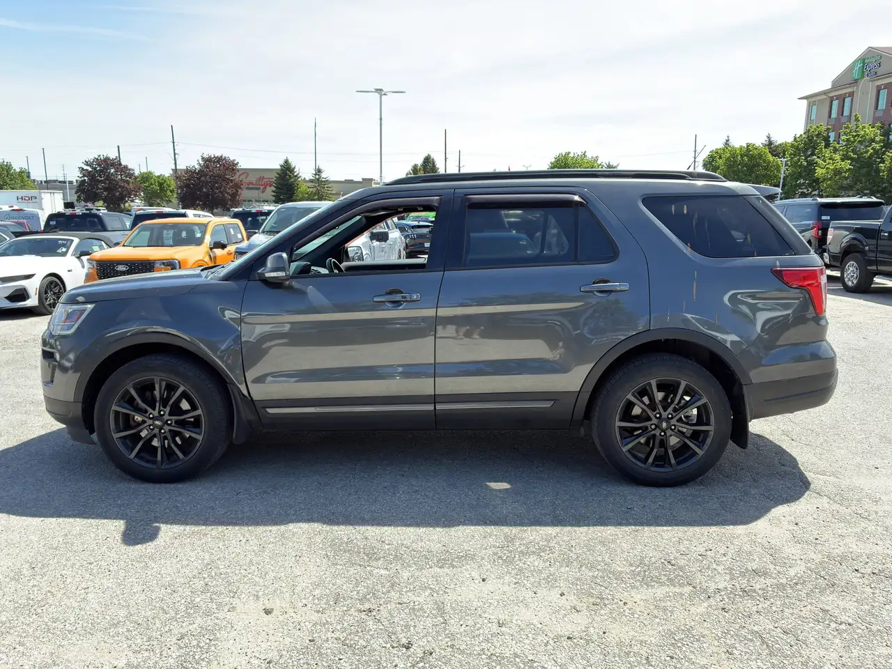 Ford Explorer снимка Ford Explorer