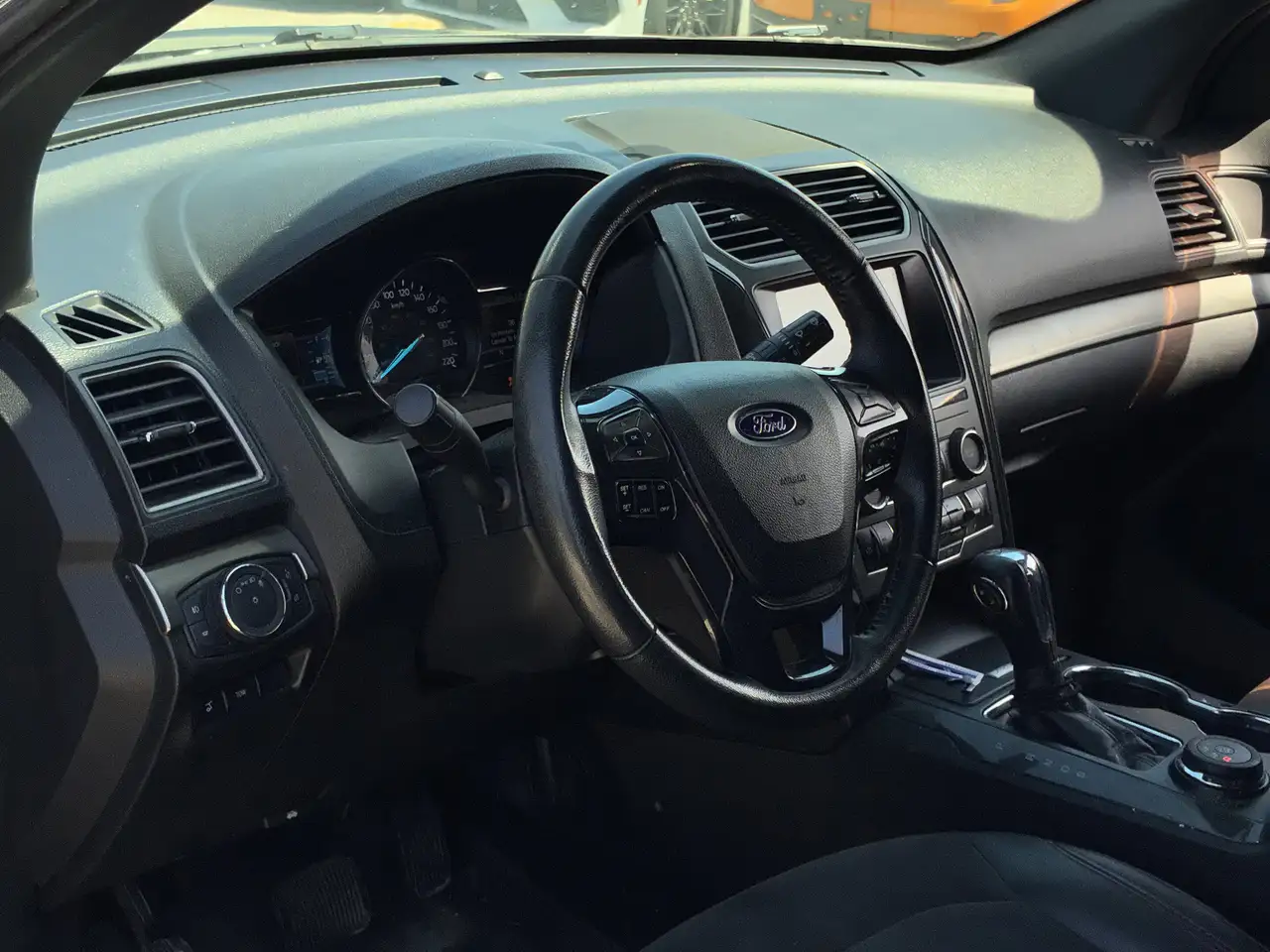 Ford Explorer снимка Ford Explorer