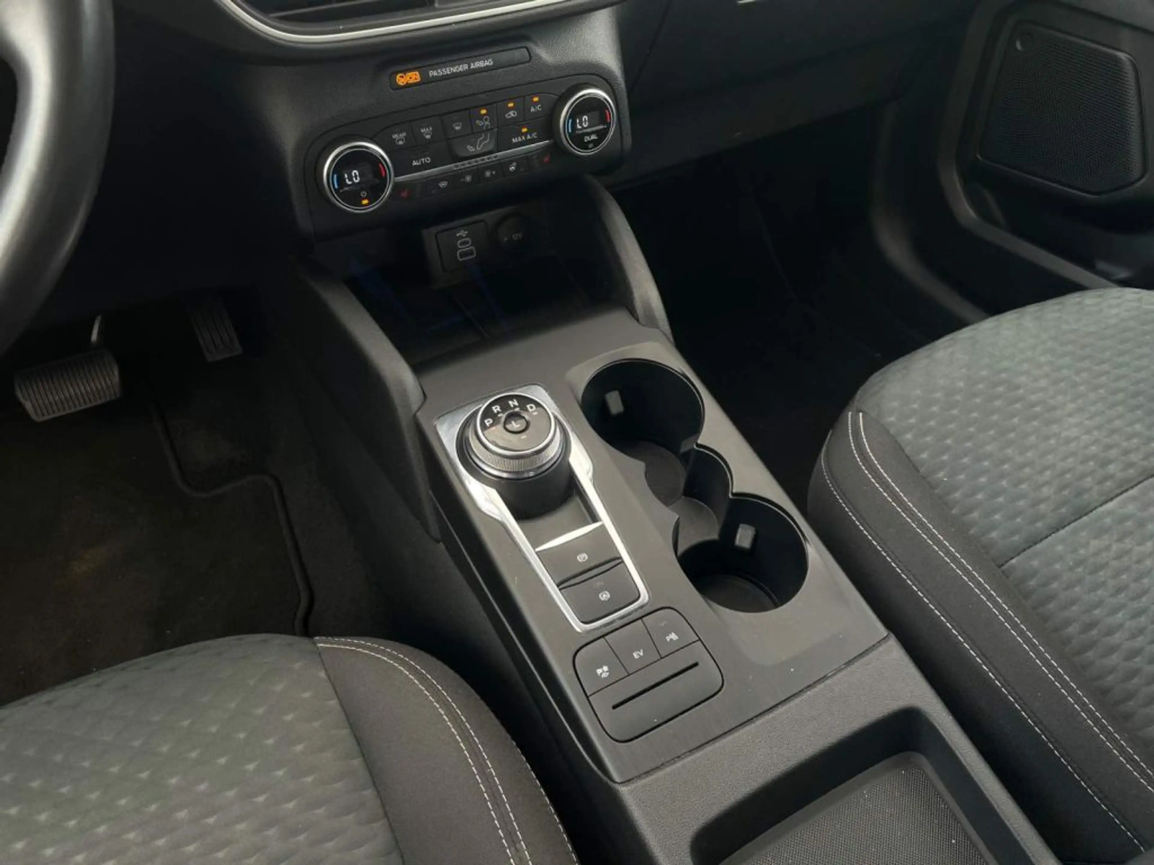 Ford Kuga 2.5 Duratec PHEV COOL&CONNECT *WINTER-PAKET* — photo 21