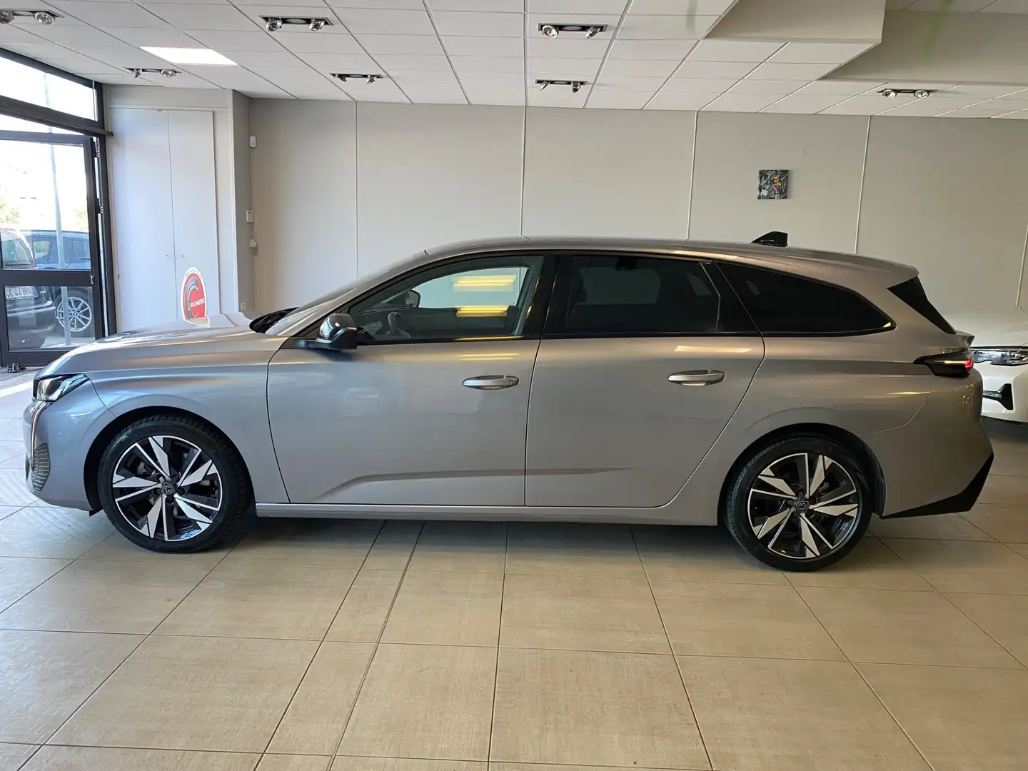 Peugeot 308 BlueHDi 130 S&S EAT8 SW Allure Pack Grijs - 2