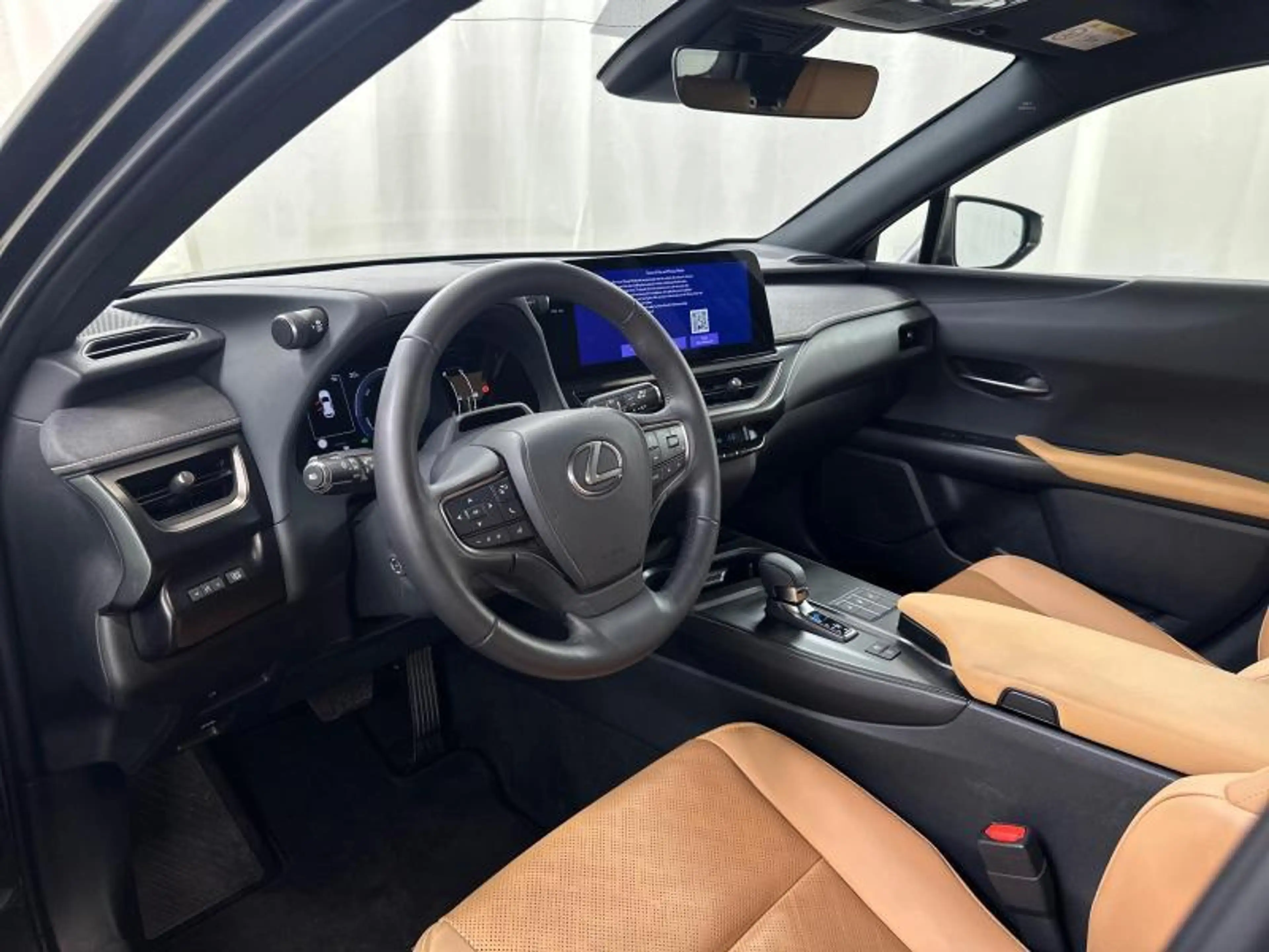 Lexus UX 300h 199hp HEV Business Line | winter pack | all season — photo 17