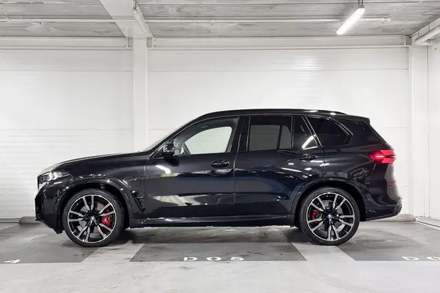 BMW X5 view 2