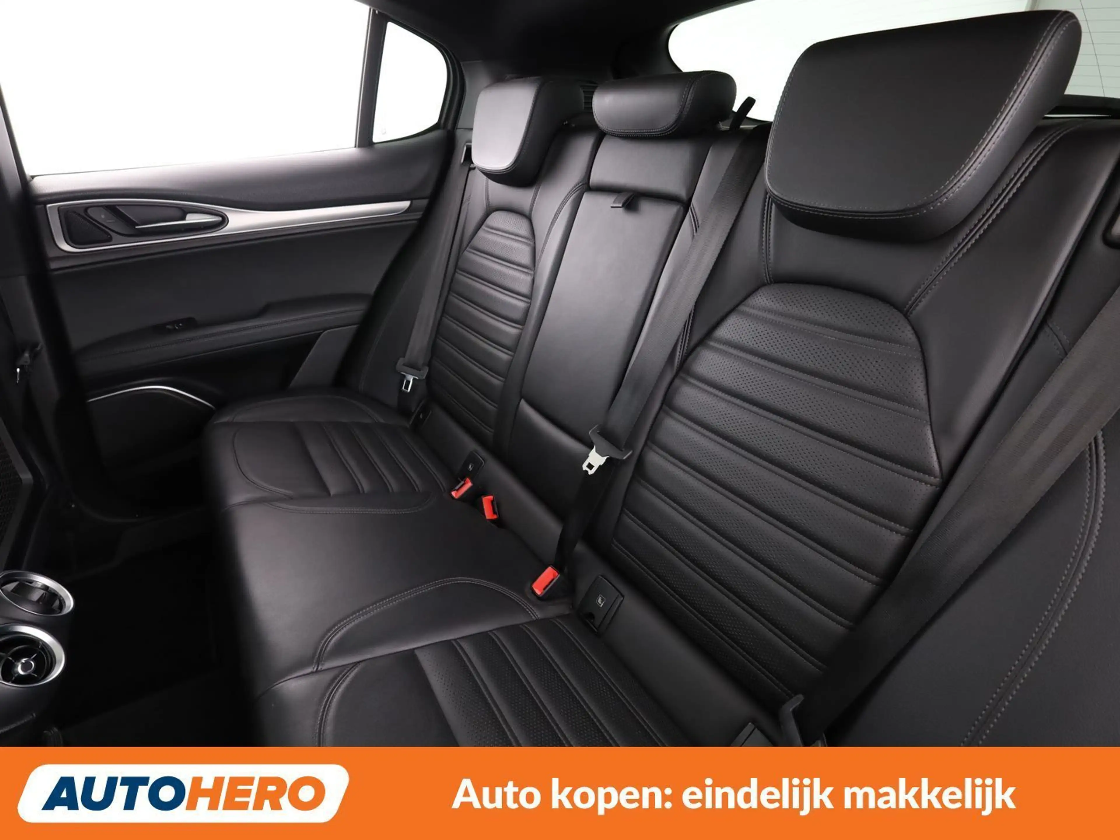 Alfa Romeo Stelvio 2.0 Turbo Lusso Q4 — photo 14