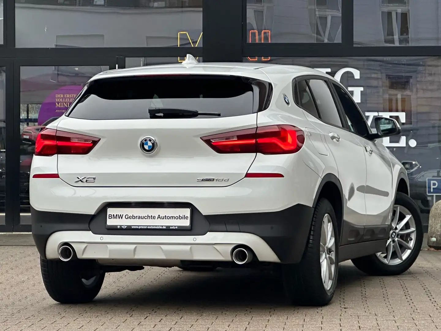 BMW X2 sDrive18d LED Navi Aut. PA PDC Tempomat Shz Weiß - 2