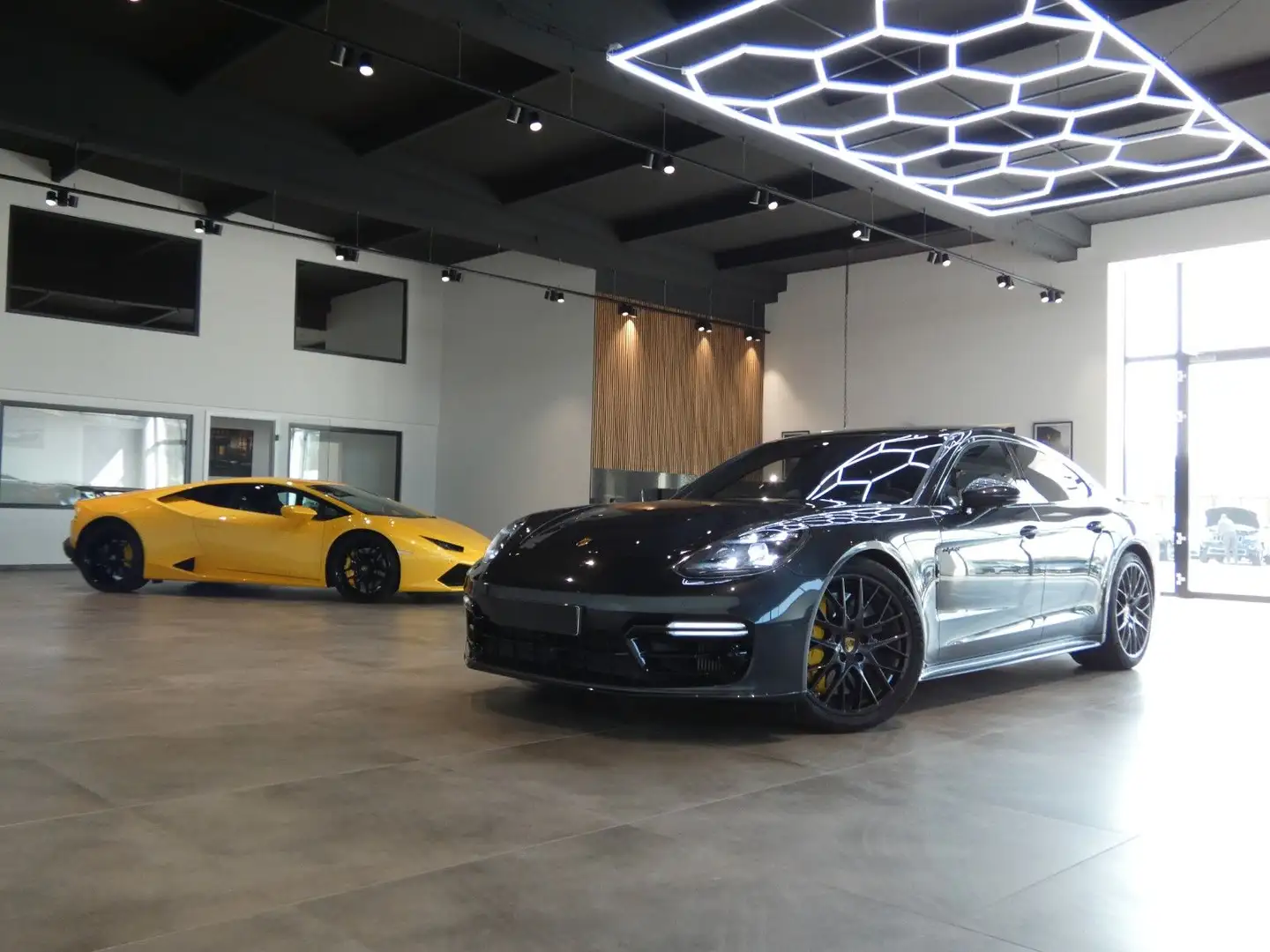 Porsche Panamera Turbo S E-Hybrid*Max-Voll*Inno Drive* Grau - 2