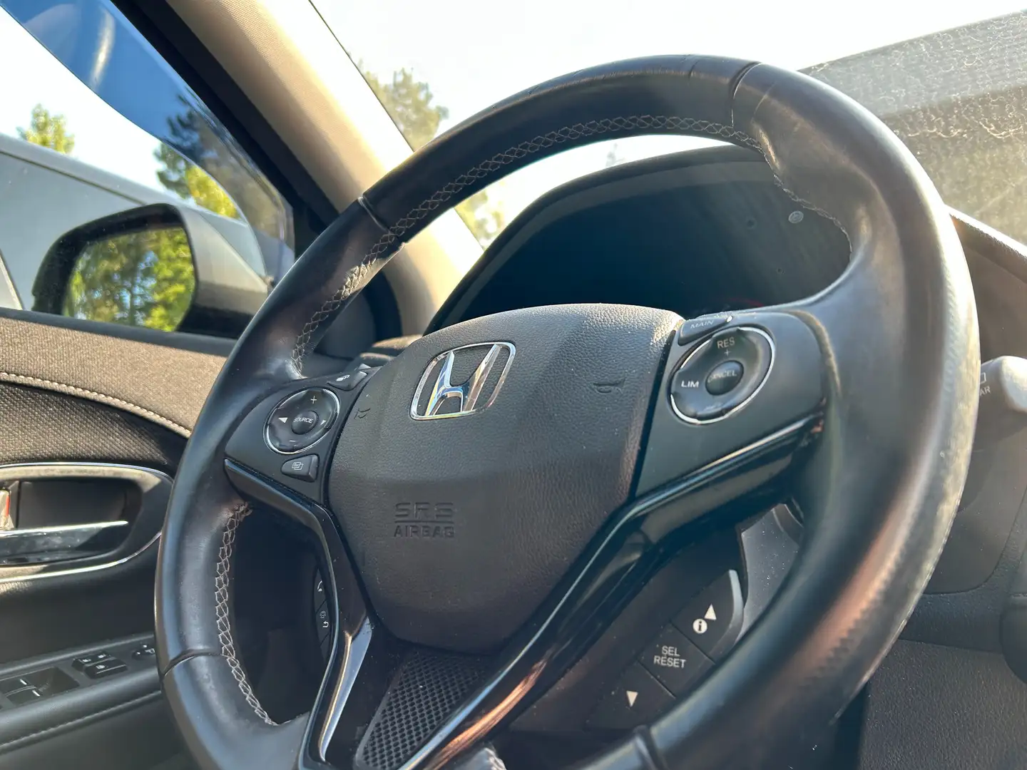 Honda HR-V HR-V 1.5 i-VTEC CVT Executive Zwart - 2