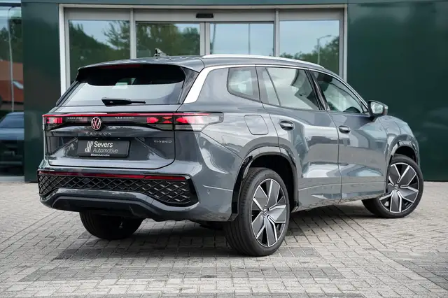 Volkswagen Tayron view 3
