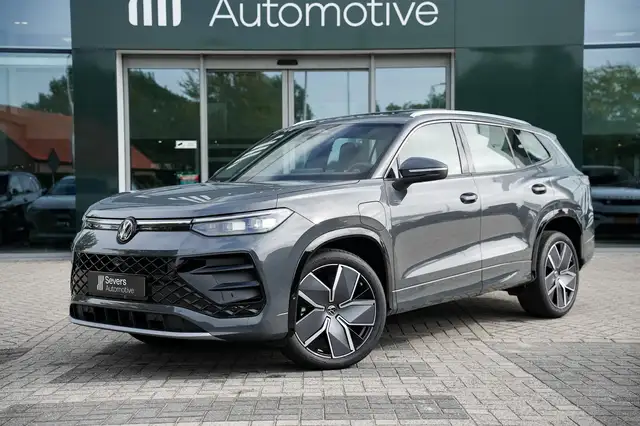 Volkswagen Tayron view 2