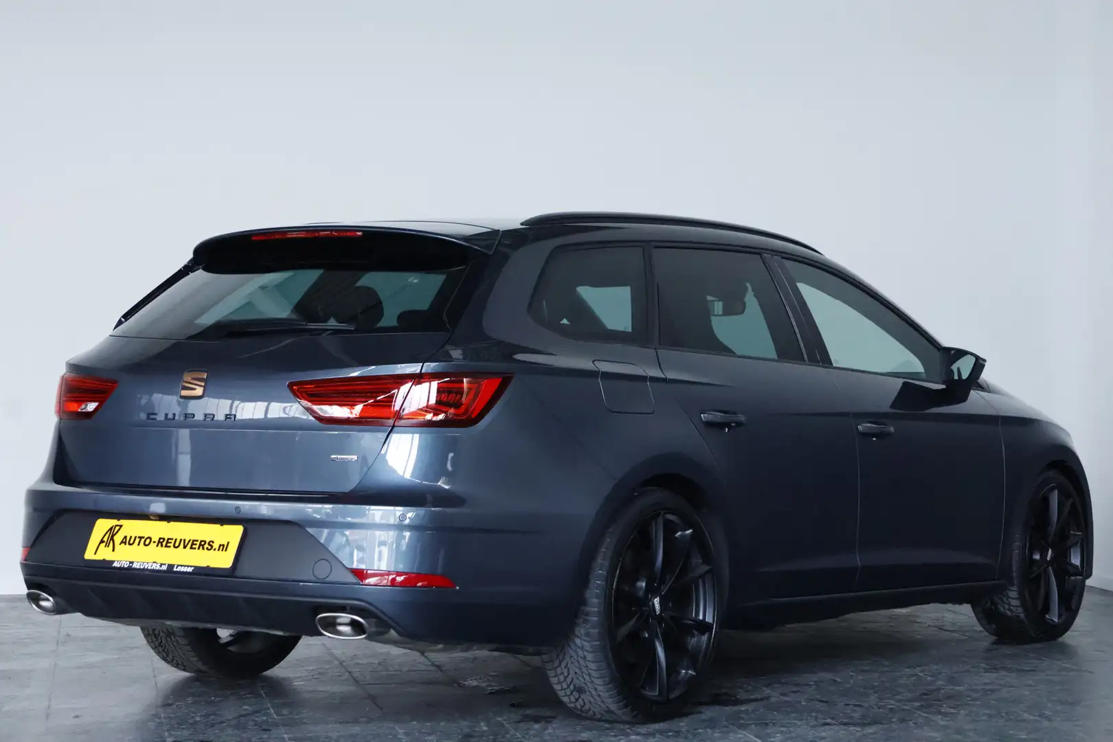 SEAT Leon ST 2.0 TSI 4DRIVE CUPRA / LED / CarPlay / Kuipstoe Grijs - 2