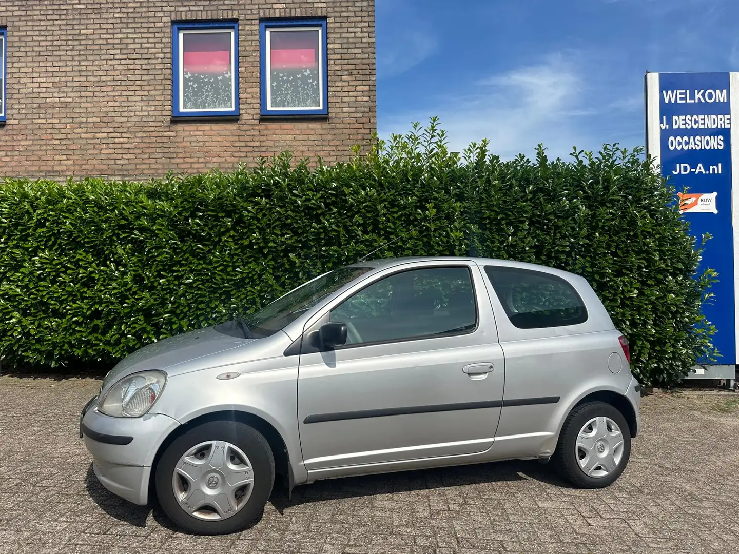 Toyota Yaris 1.3-16V VVT-i YORIN Airco, Elec.Pakket!!! ZATERDAG Grijs - 1