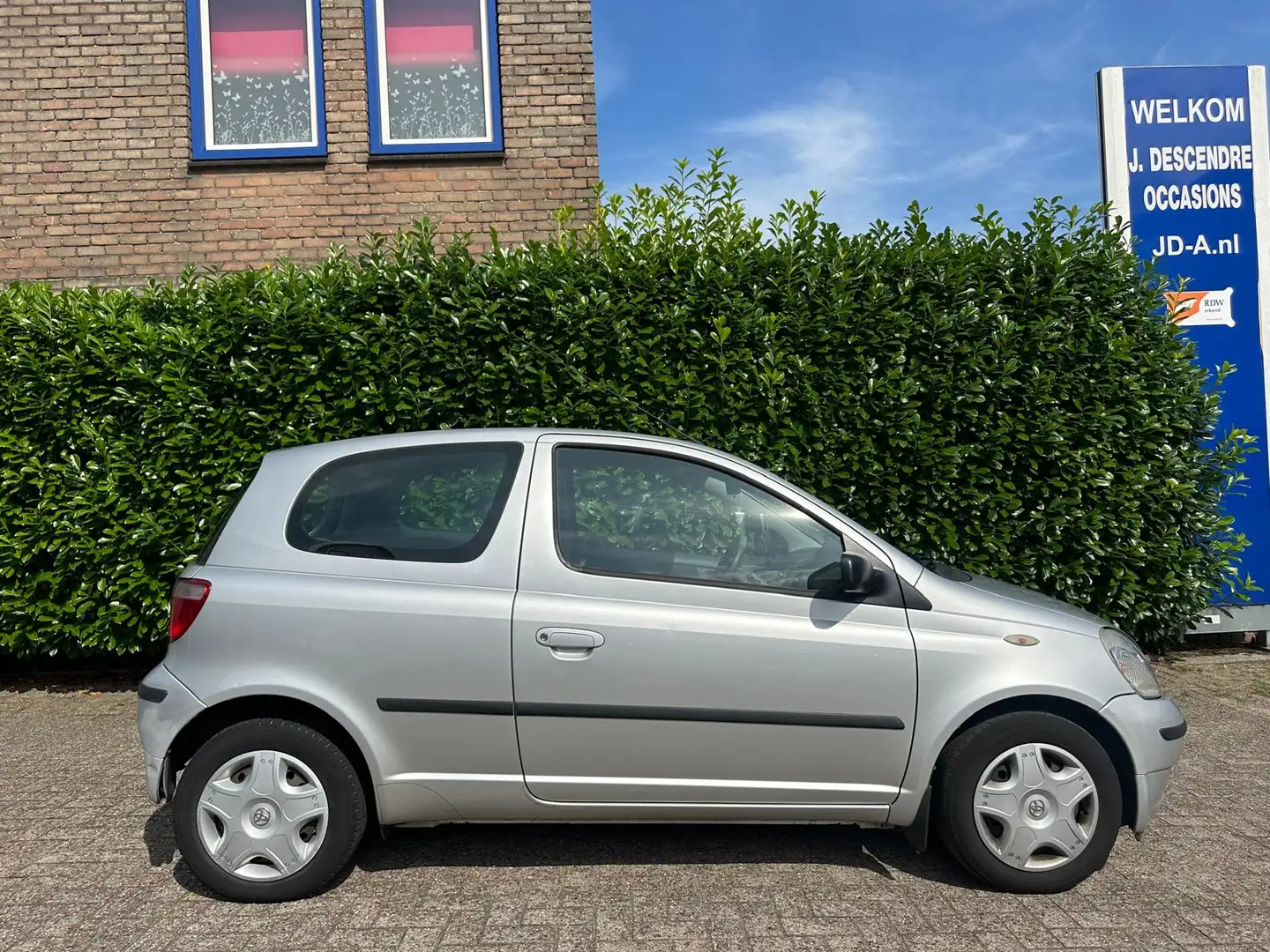 Toyota Yaris 1.3-16V VVT-i YORIN Airco, Elec.Pakket!!! ZATERDAG Grijs - 2