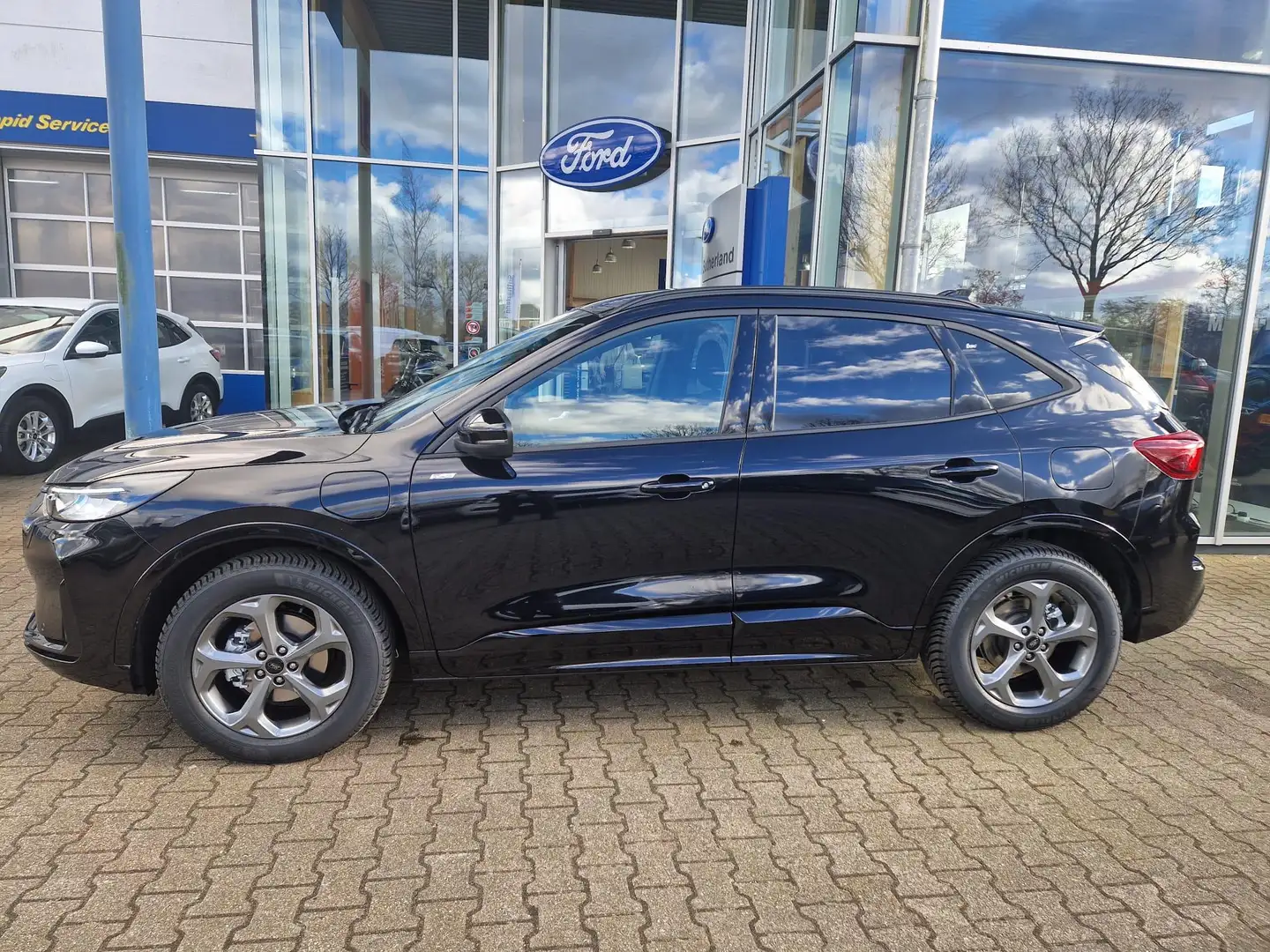 Ford Kuga 2.5 PHEV ST-Line 243 pk | Wegklapbare trekhaak | 2 Zwart - 2