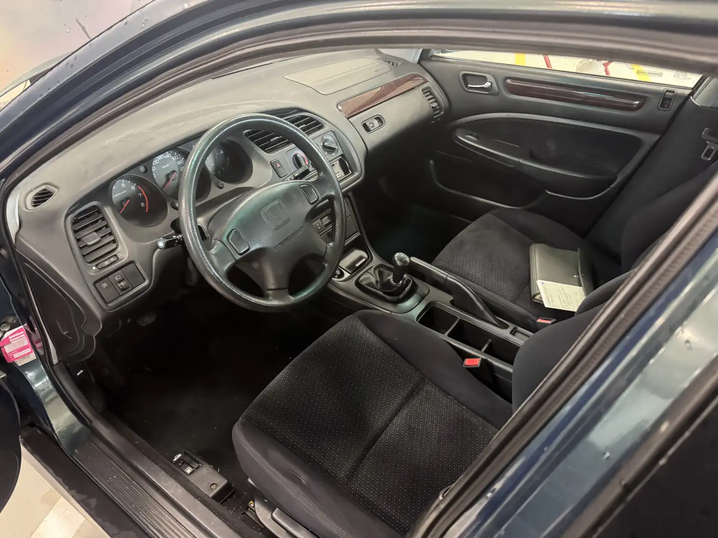 Honda Accord 1.8i LS - 1