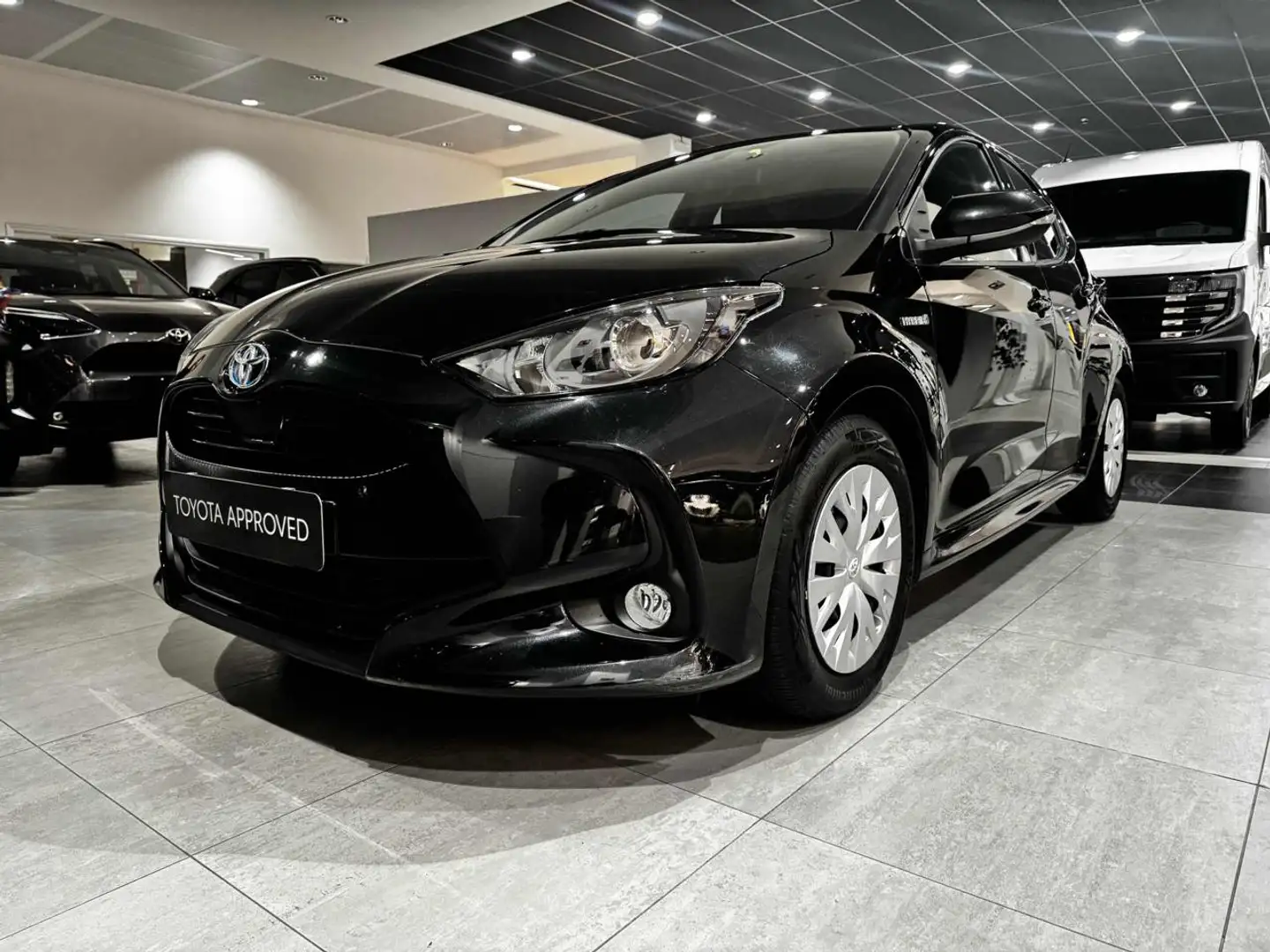 Toyota Yaris 1.5 Hybrid 5 porte Active Noir - 1
