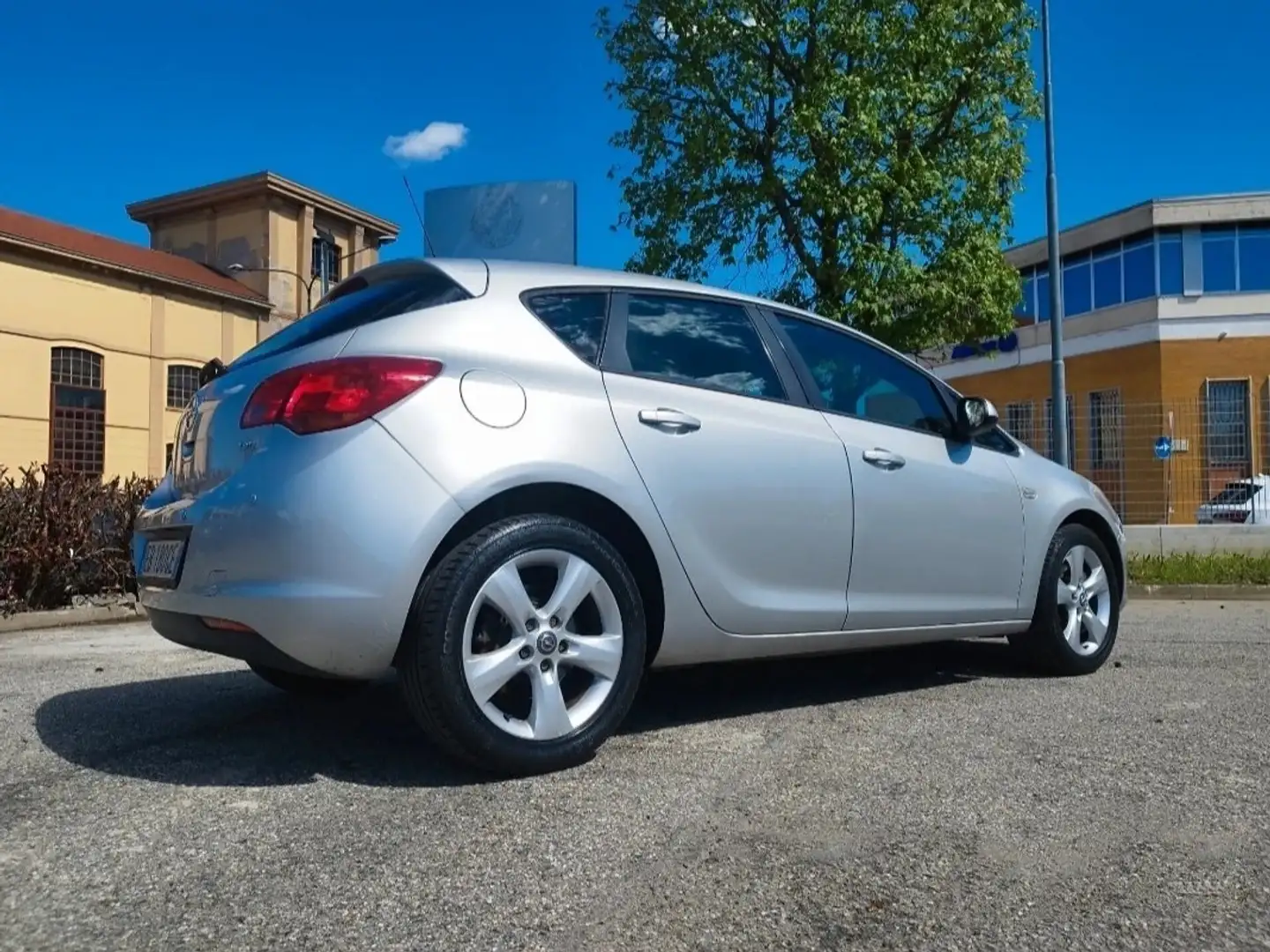 Opel Astra 5p 1.7 cdti Enjoy 110cv Grau - 2