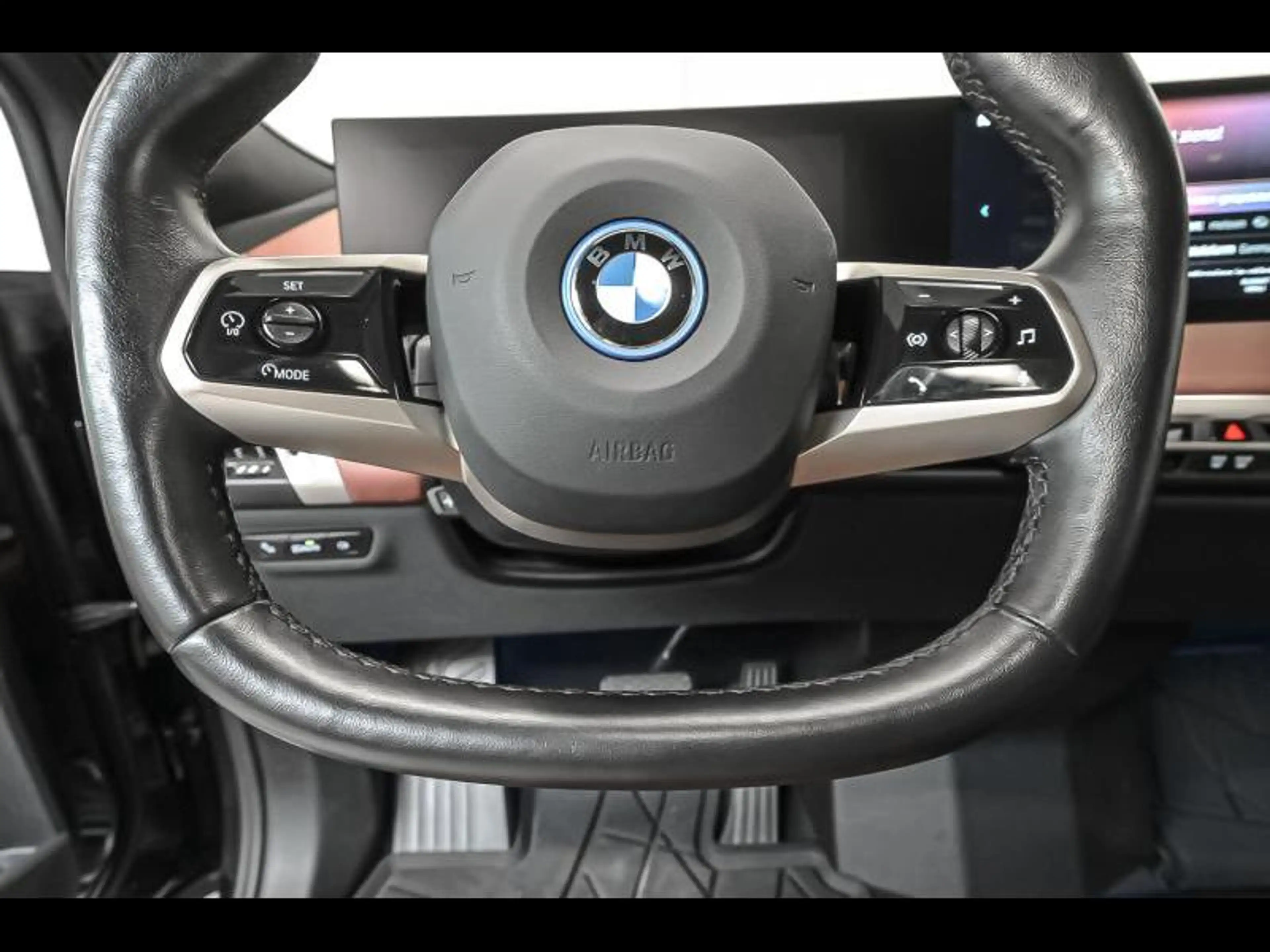 BMW iX M60 — photo 9