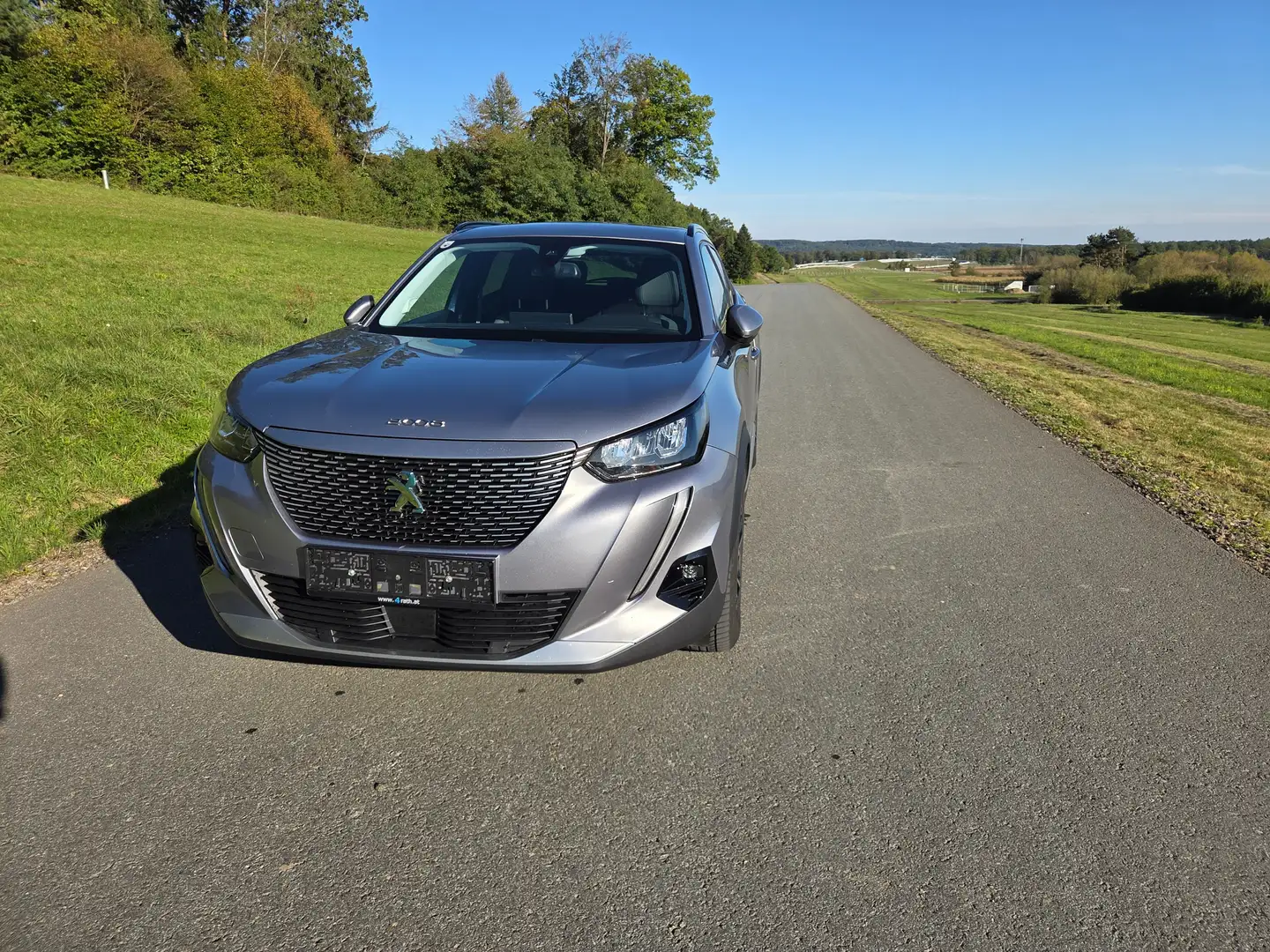 Peugeot 2008 e-2008 50kWh Allure Pack Allure Pack Grau - 1