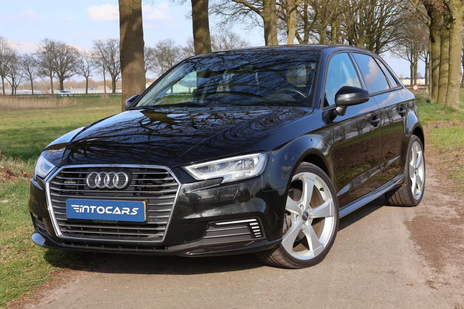 Audi A3 Sportback 40 e-tron Advance Sport Zwart - 1