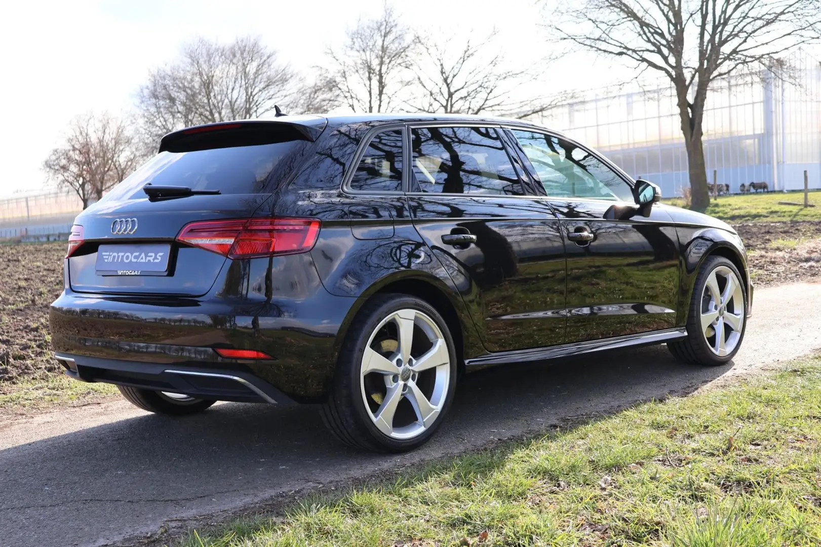 Audi A3 Sportback 40 e-tron Advance Sport Zwart - 2