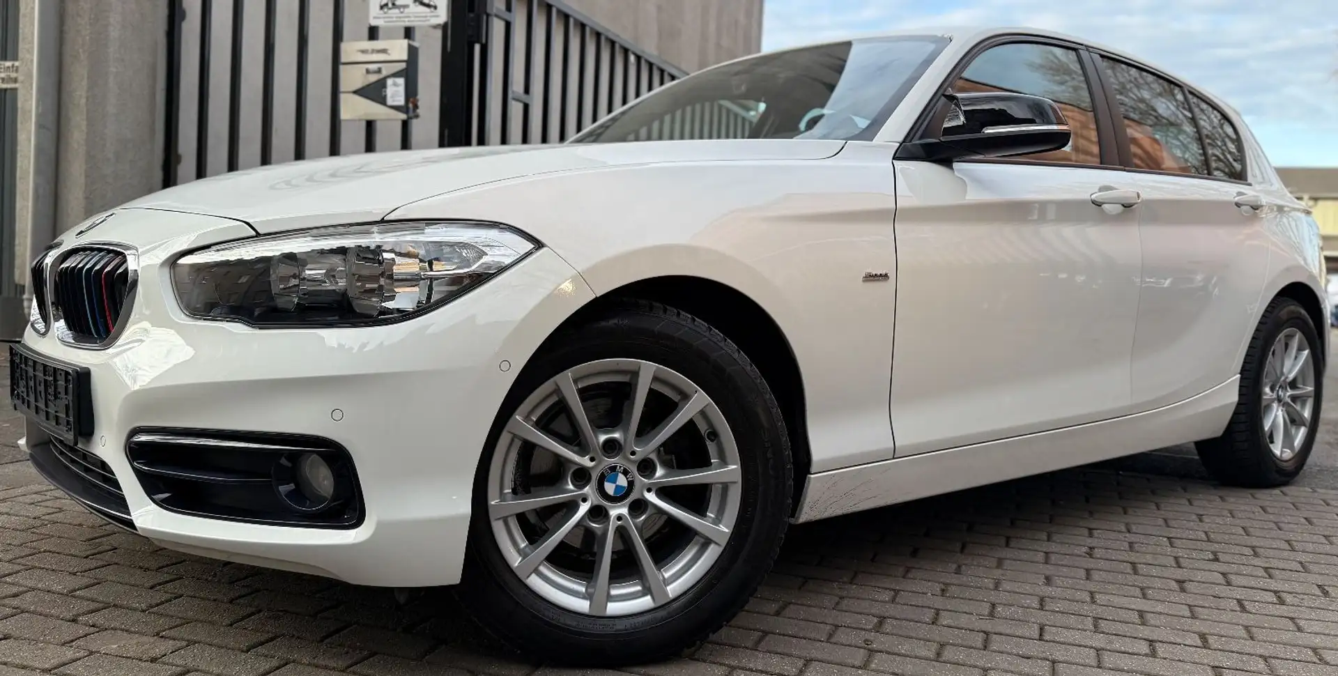 BMW 118 i M-Sport Line Klima Navi PDC AHK Garantie Weiß - 1