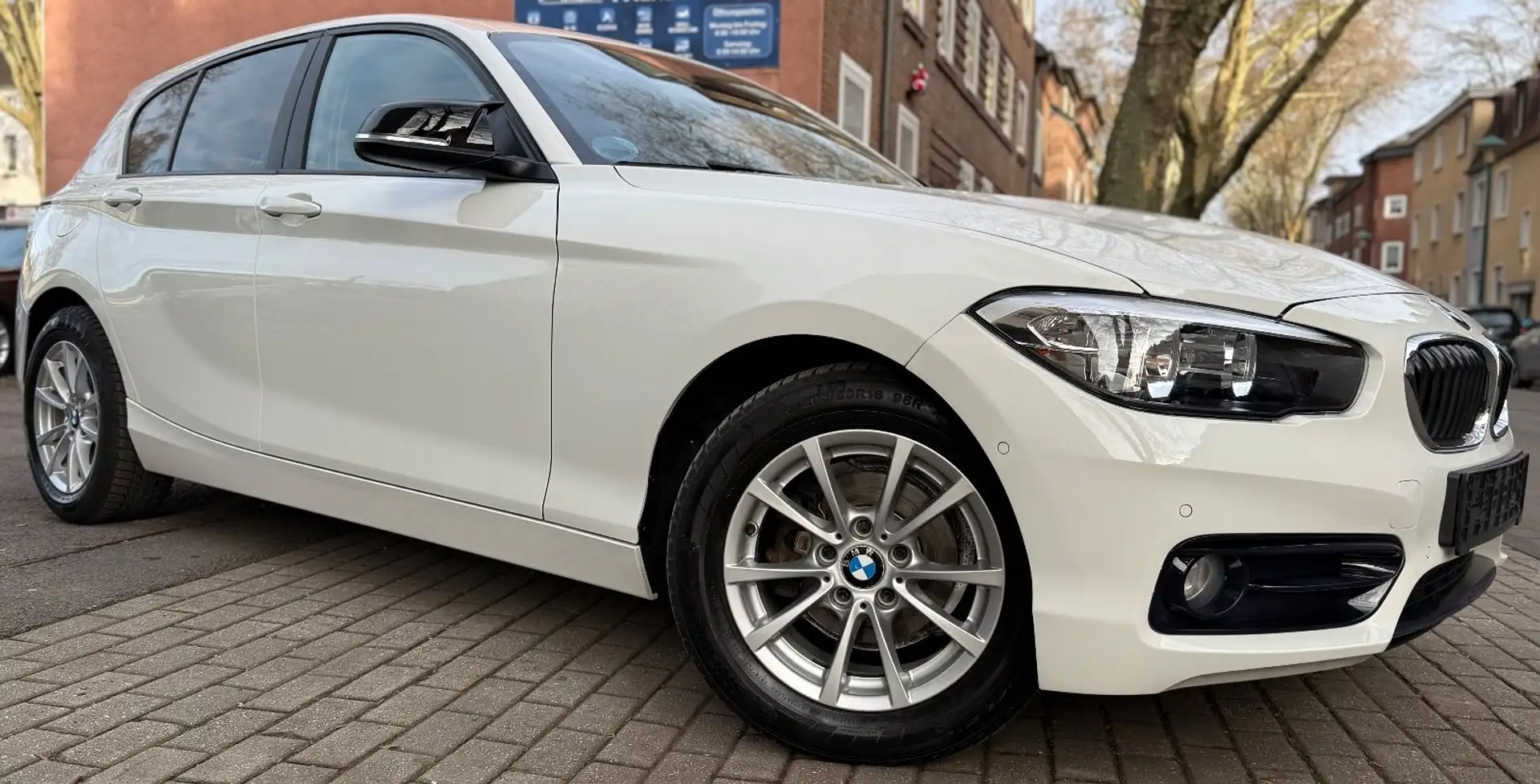 BMW 118 i M-Sport Line Klima Navi PDC AHK Garantie Weiß - 2