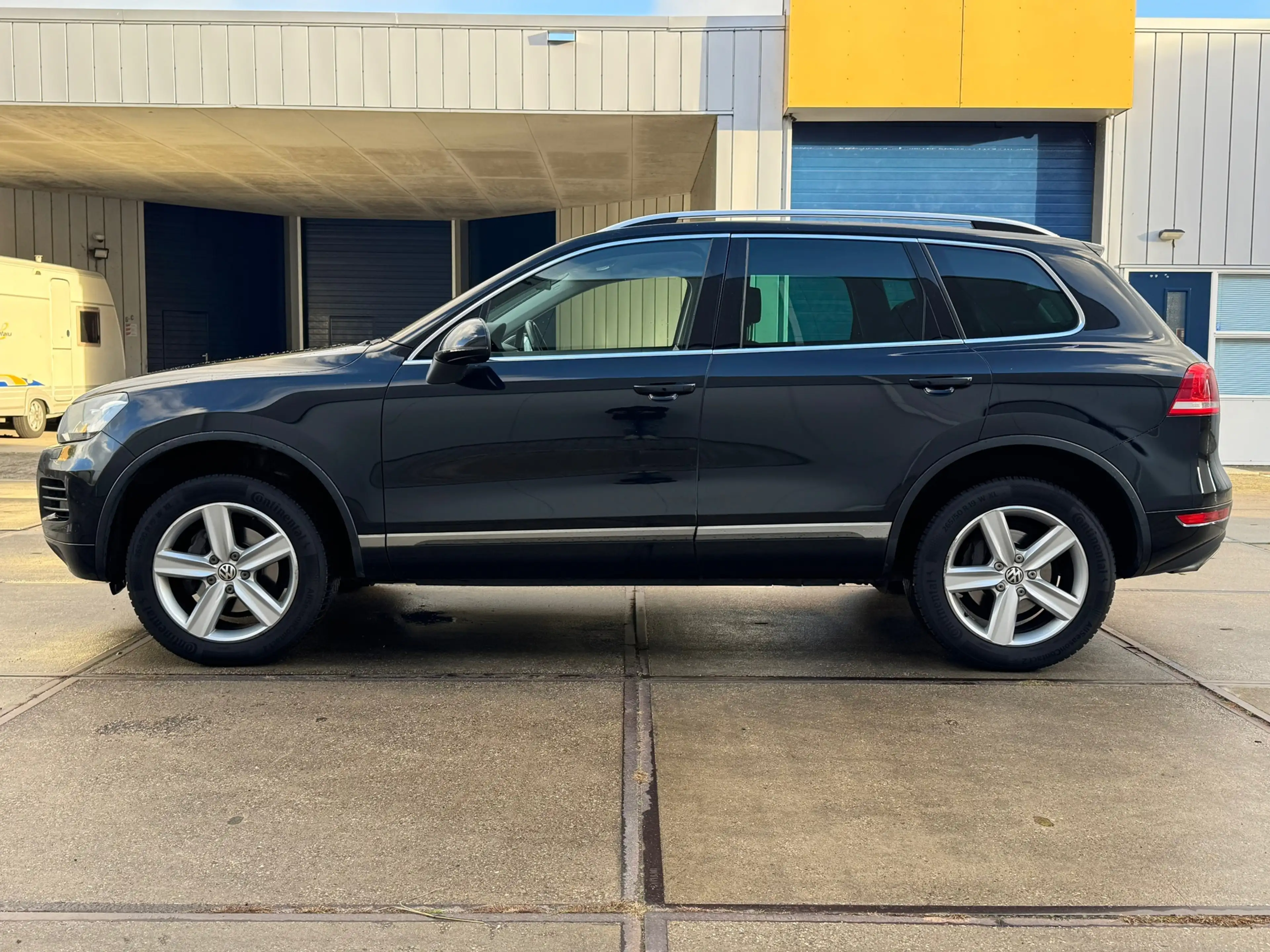 Volkswagen Touareg 3.0 TDI R-line — photo 2