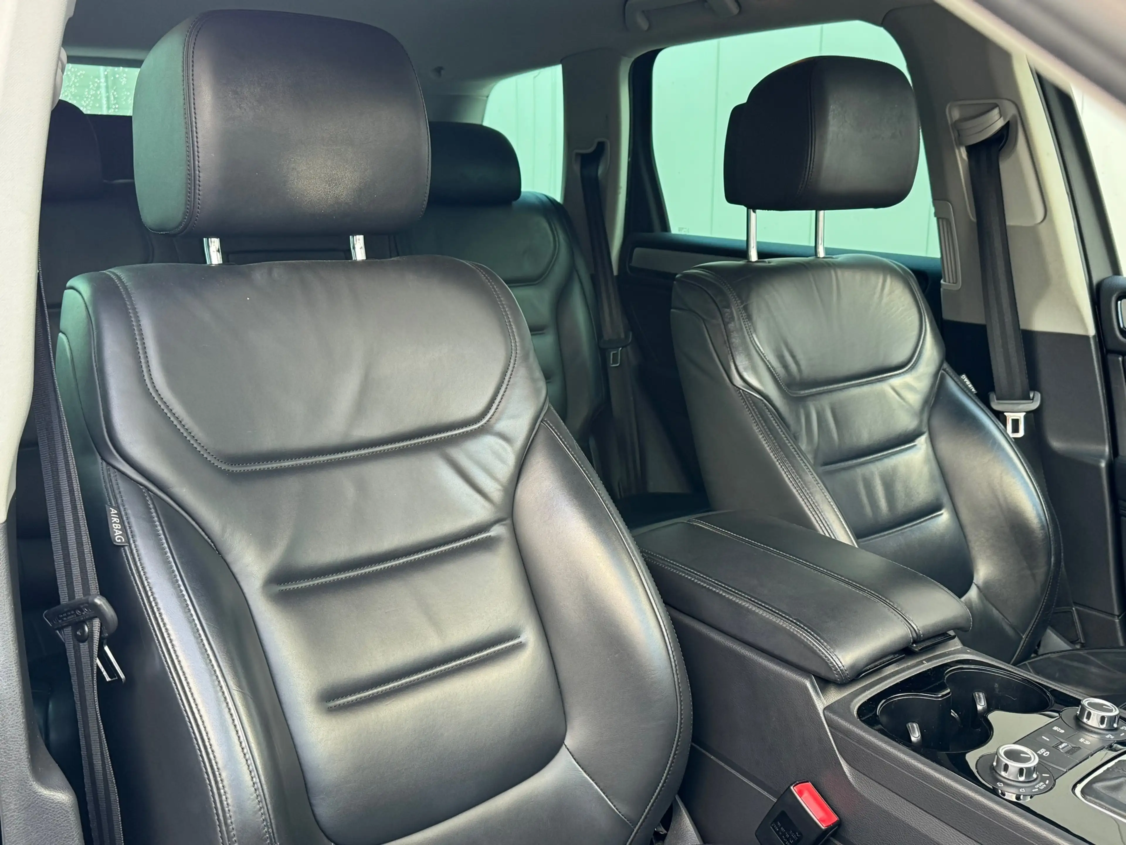 Volkswagen Touareg 3.0 TDI R-line — photo 10