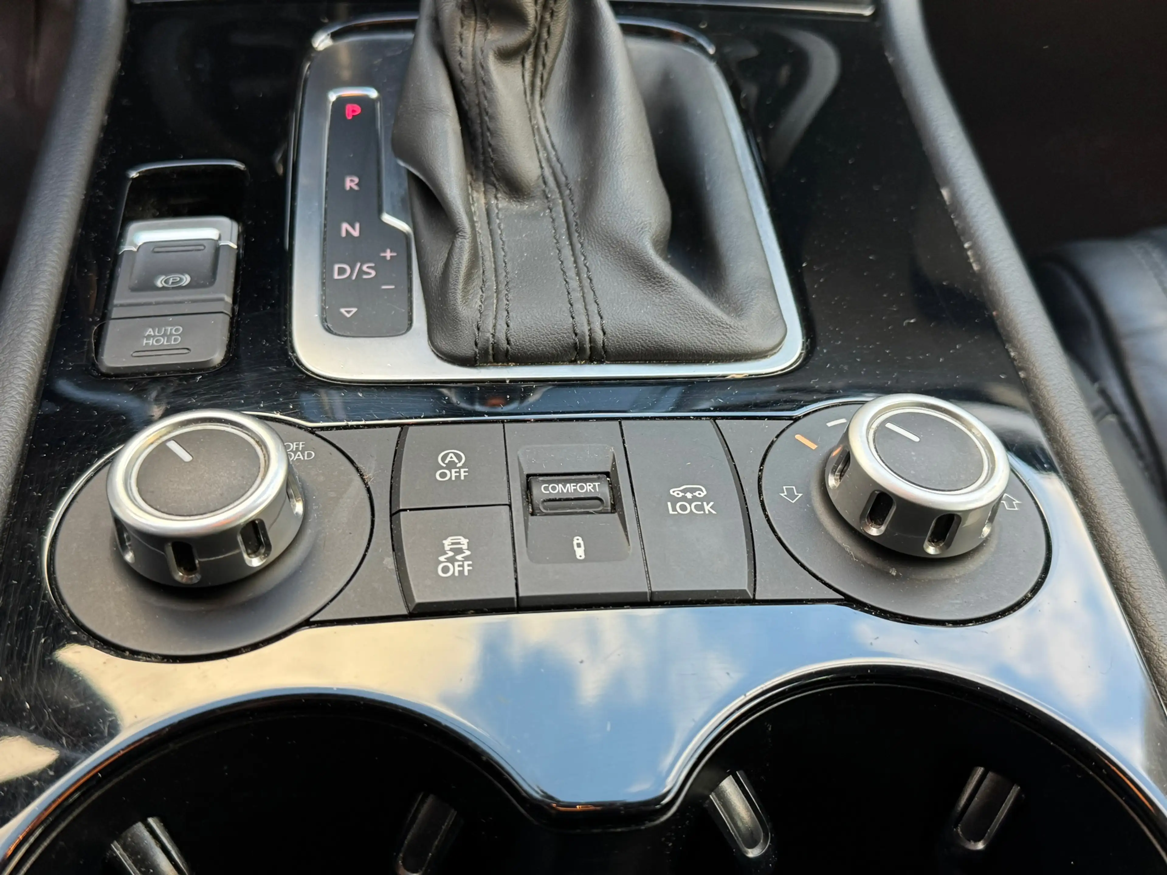 Volkswagen Touareg 3.0 TDI R-line — photo 13
