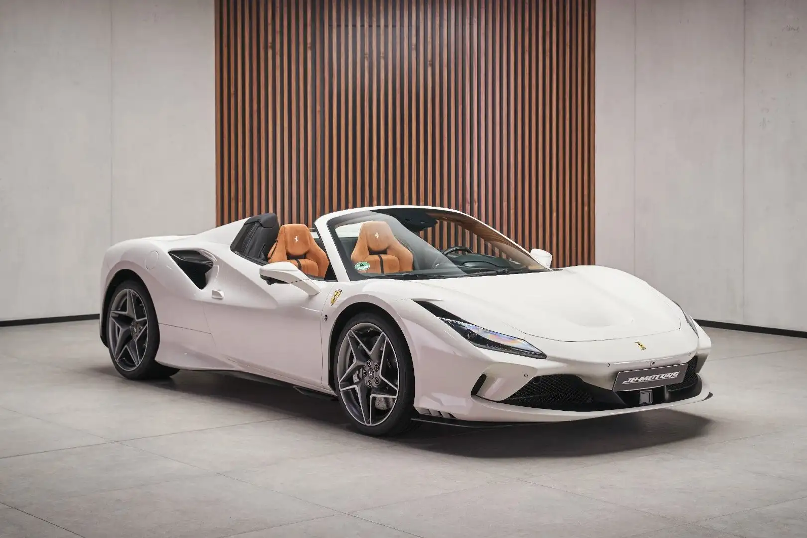 Ferrari F8 Spider Carbon Racing Seats Display Lift LED Weiß - 2