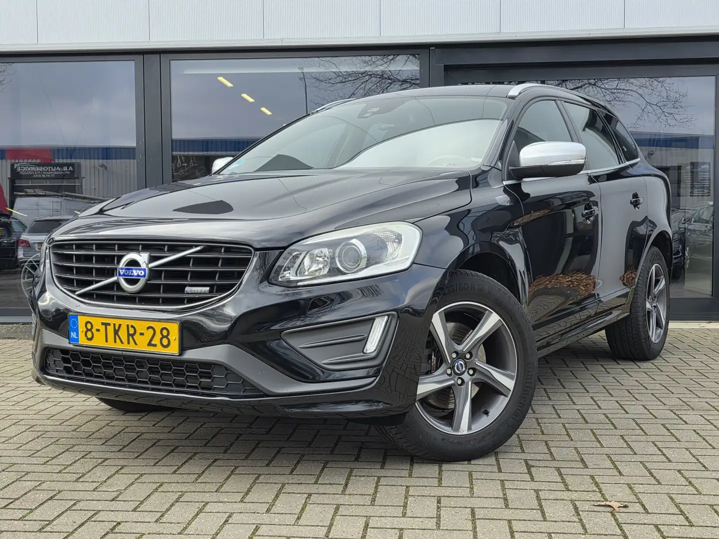 Volvo XC60 2.0 T5 FWD R-Design + XENON + VOLLEER + MEMORY + N Schwarz - 1