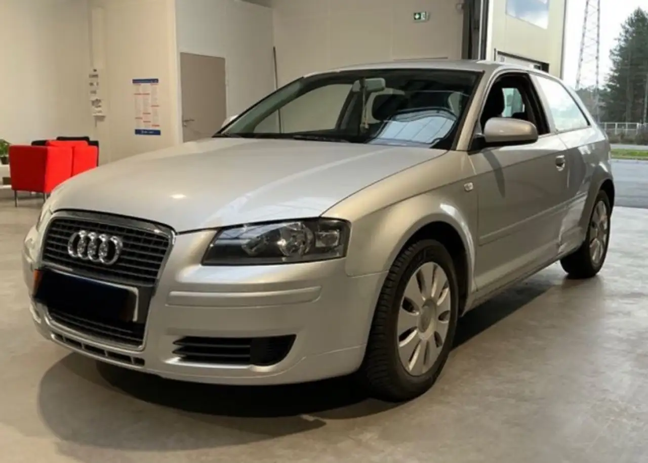 Audi A3 1.9 TDI 105CH AMBIENTE S TRONIC 6 3P