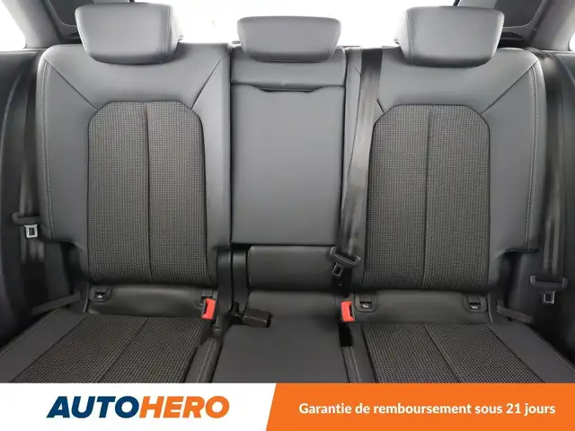Audi Q3 view 14