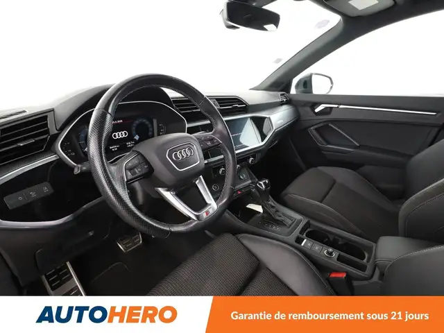 Audi Q3 view 10