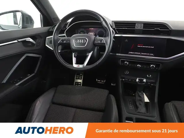 Audi Q3 view 12