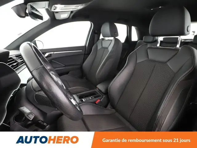 Audi Q3 view 9
