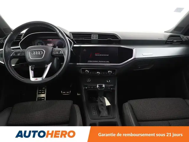 Audi Q3 view 11