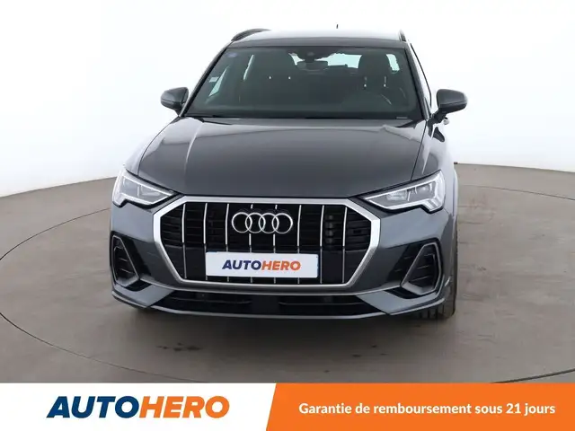 Audi Q3 view 8