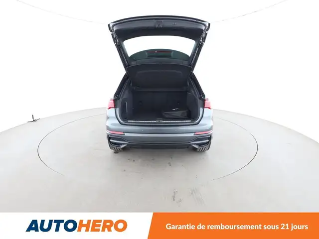 Audi Q3 view 15