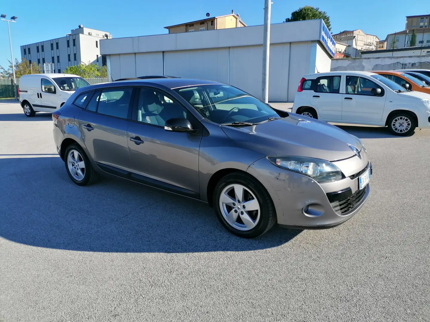 Renault Megane RENAULT MEGANE 1.5 DCI 90CV SPORTOUR SW Gris - 2