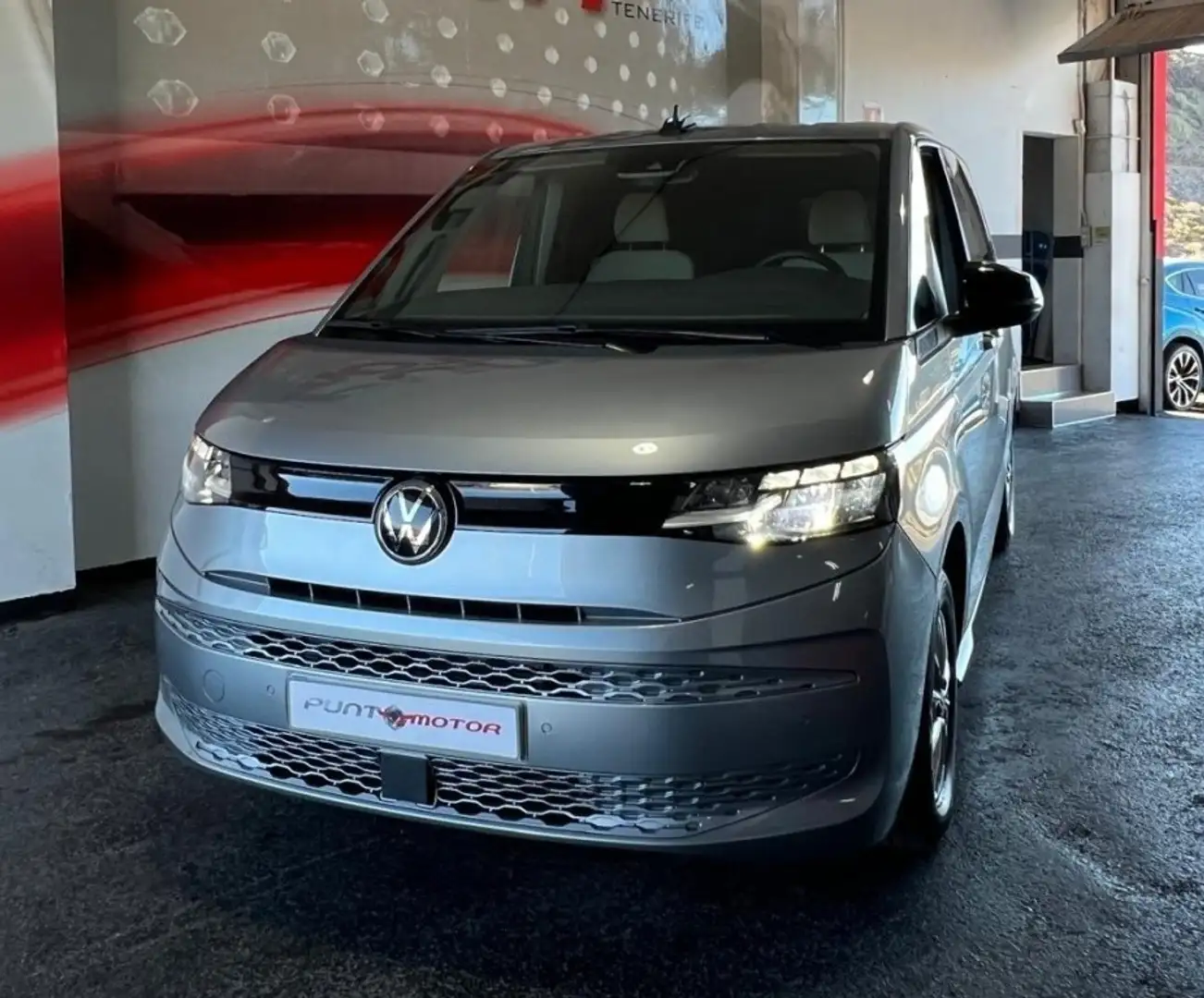 Volkswagen VOLKSWAGEN Multivan M1 Familiar  Automático de 5 Gris - 2