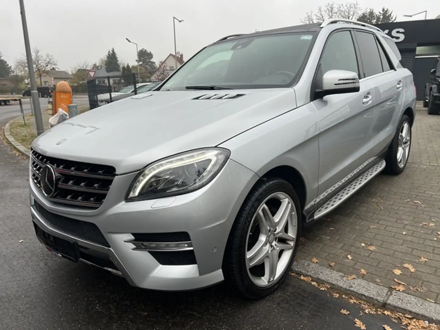 Mercedes-Benz ML 350 4M AMG*PANO*AIRMATIC*H/K*KEY*KAM* Grau - 1