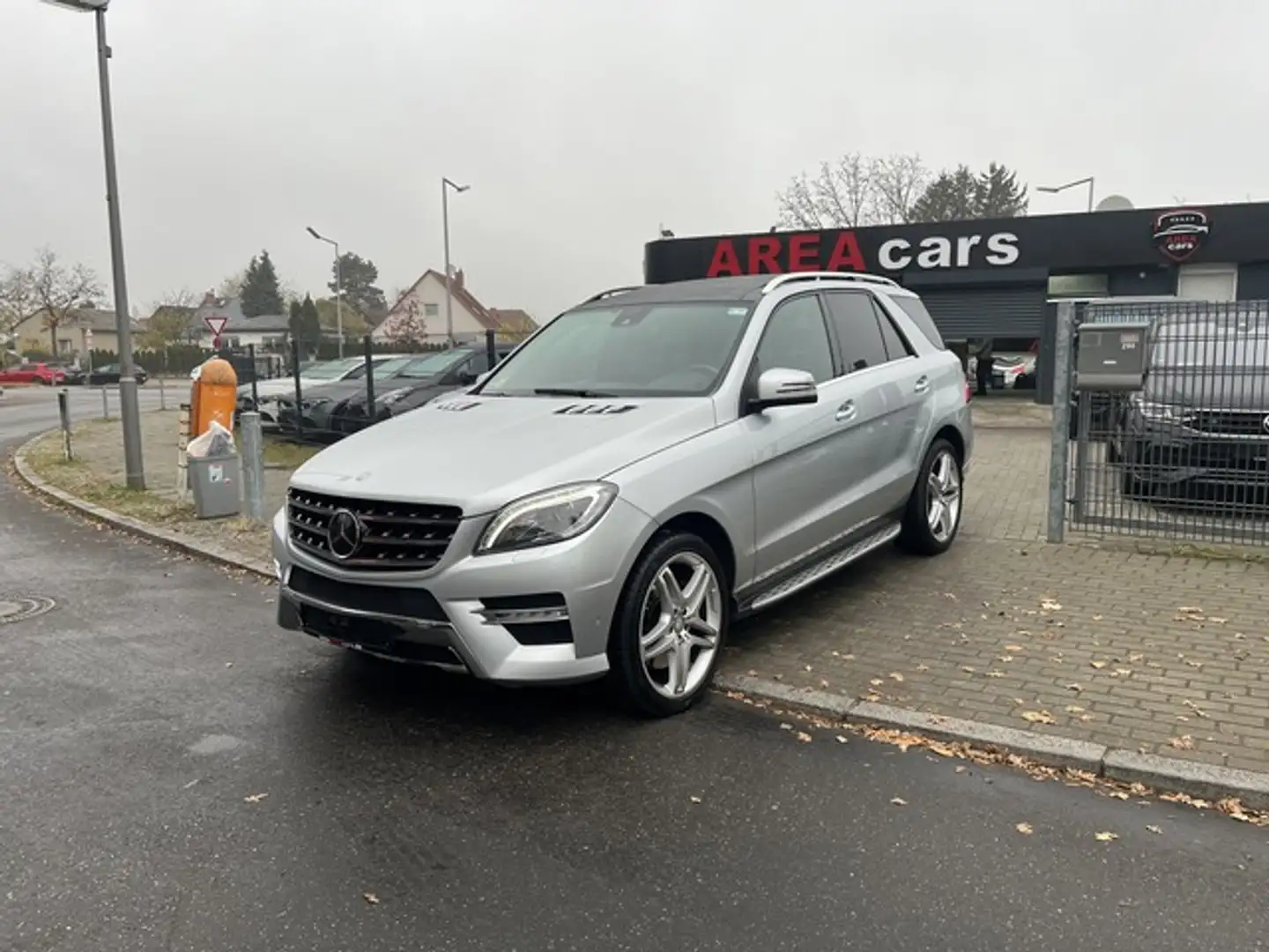 Mercedes-Benz ML 350 4M AMG*PANO*AIRMATIC*H/K*KEY*KAM* Grau - 2