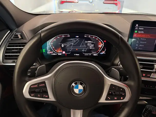 BMW X4 view 10