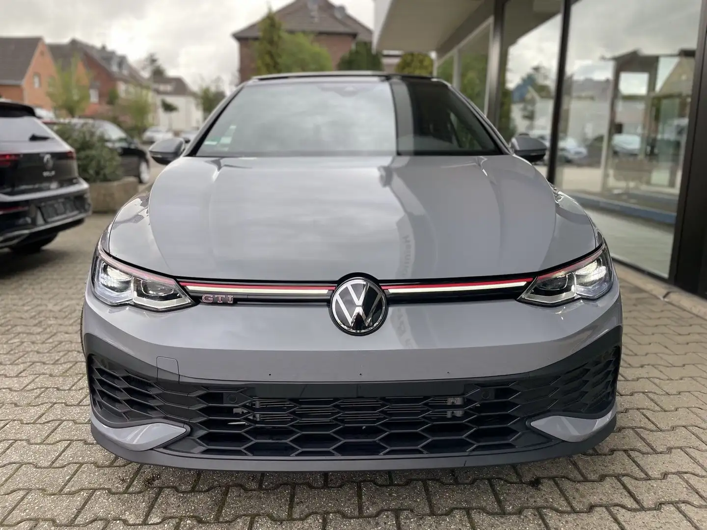 Volkswagen Golf VIII GTI Clubsport Perf-Pak,AKRAPO,IQ,PANO, Grijs - 2