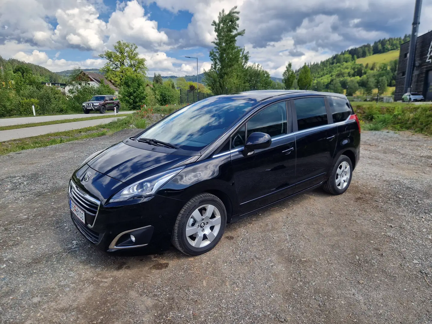 Peugeot 5008 5008 1,6 HDI 115 FAP Professional Line Schwarz - 1