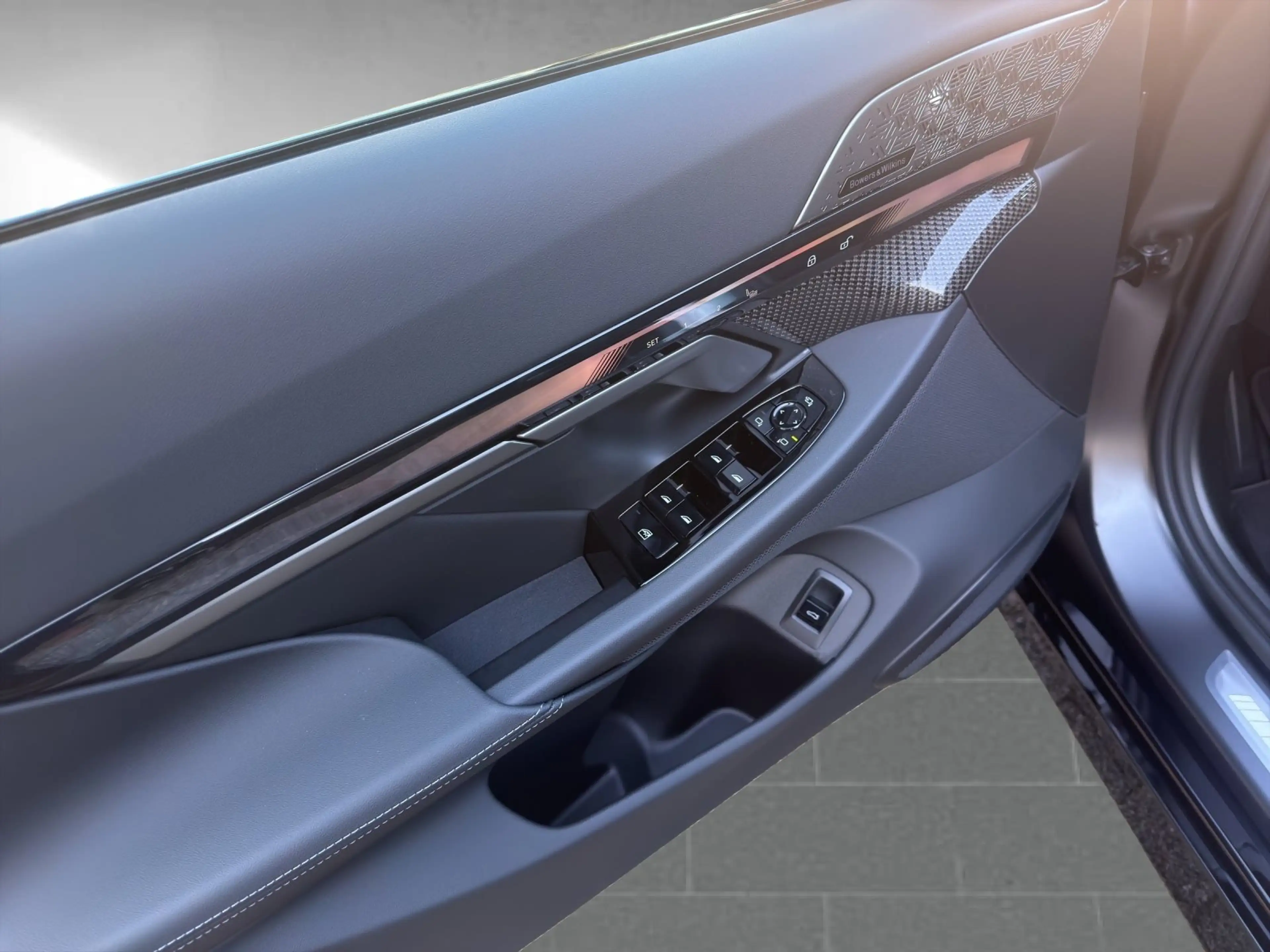 BMW 550 e xDrive Touring A — photo 11