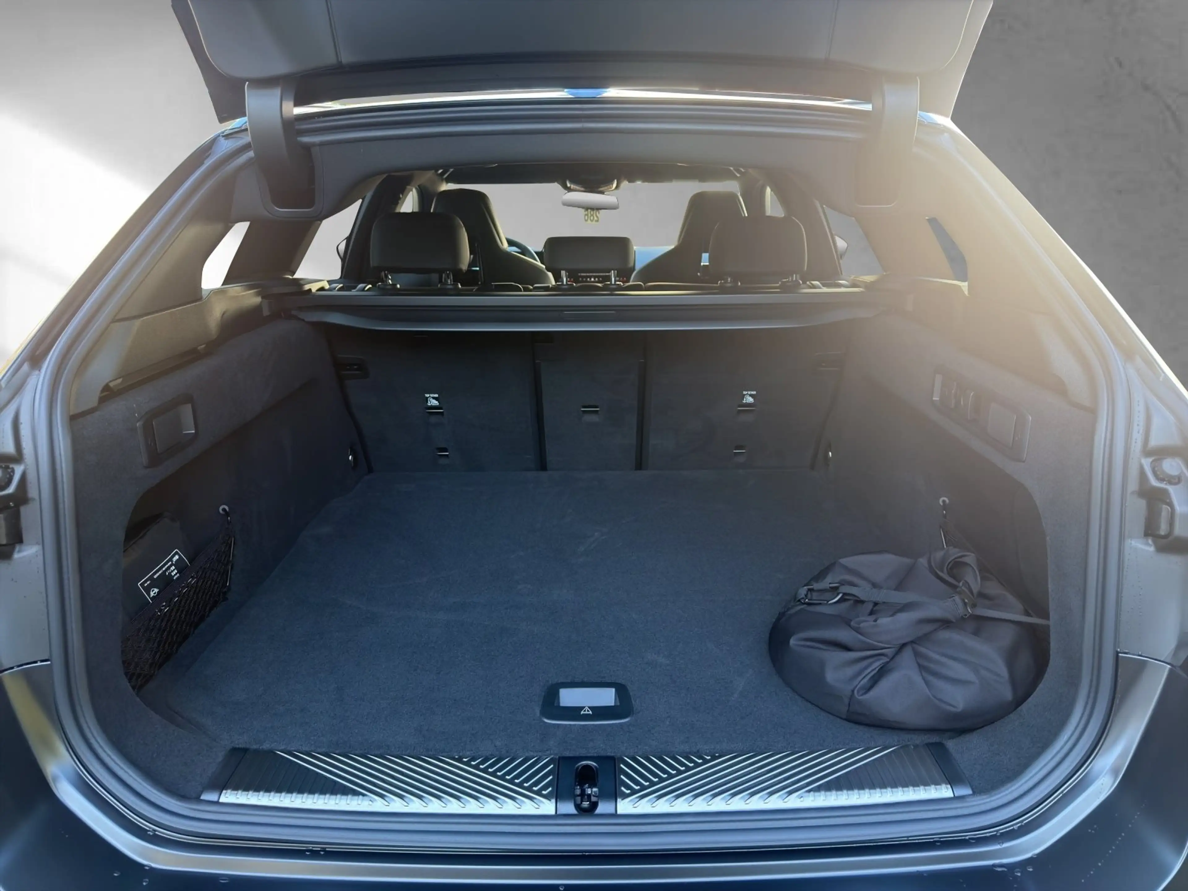 BMW 550 e xDrive Touring A — photo 13