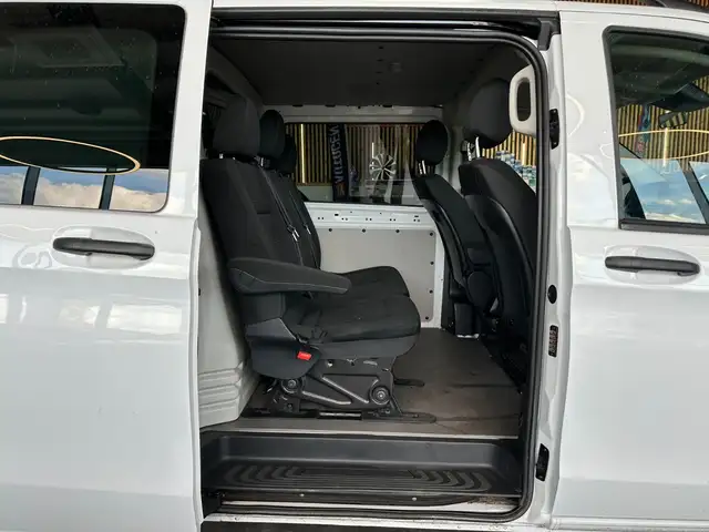 Mercedes-Benz Vito view 12