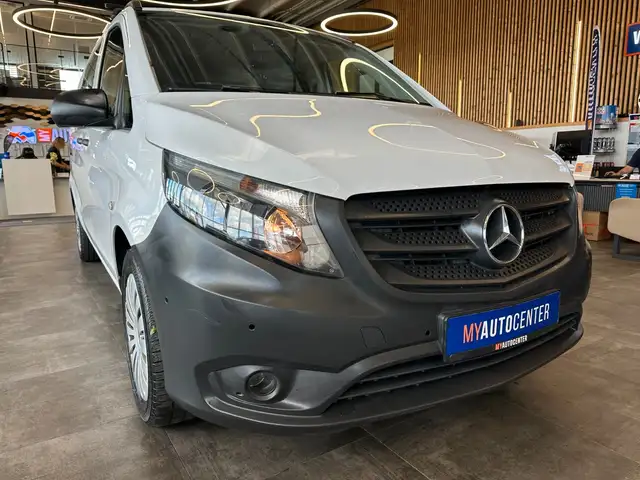 Mercedes-Benz Vito view 3