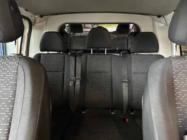 Mercedes-Benz Vito view 8